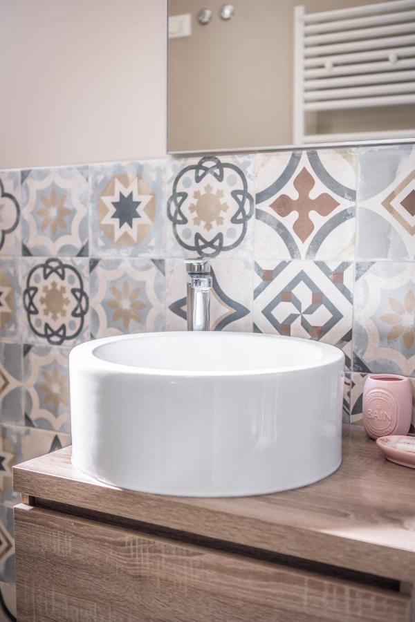 Suite 649 Mono Con Terrazzo Modena Exterior foto
